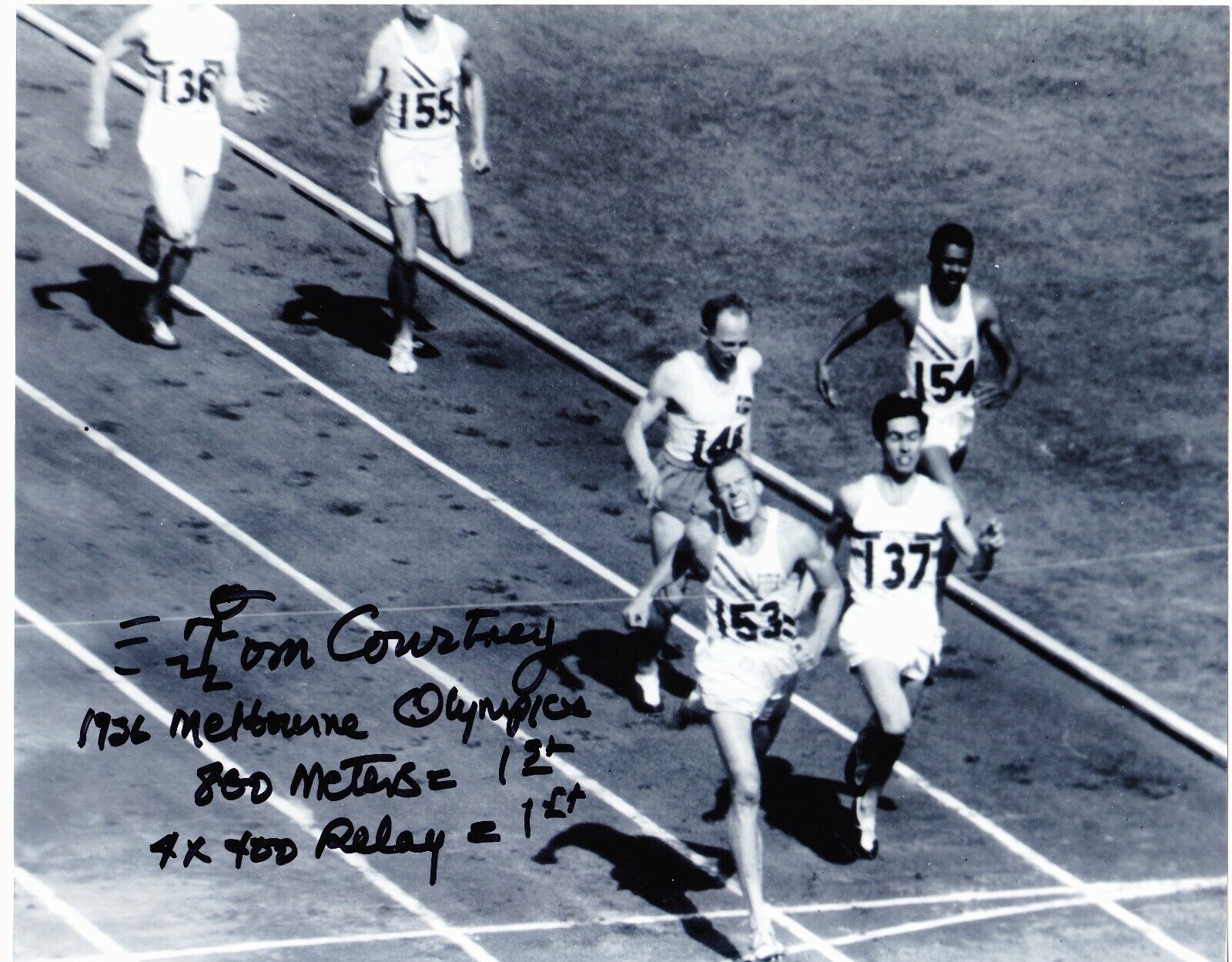 Tom Courtney signed 8x10 B&W Olympic Photo Poster painting-1956 Melbourne 2 Gold Medals