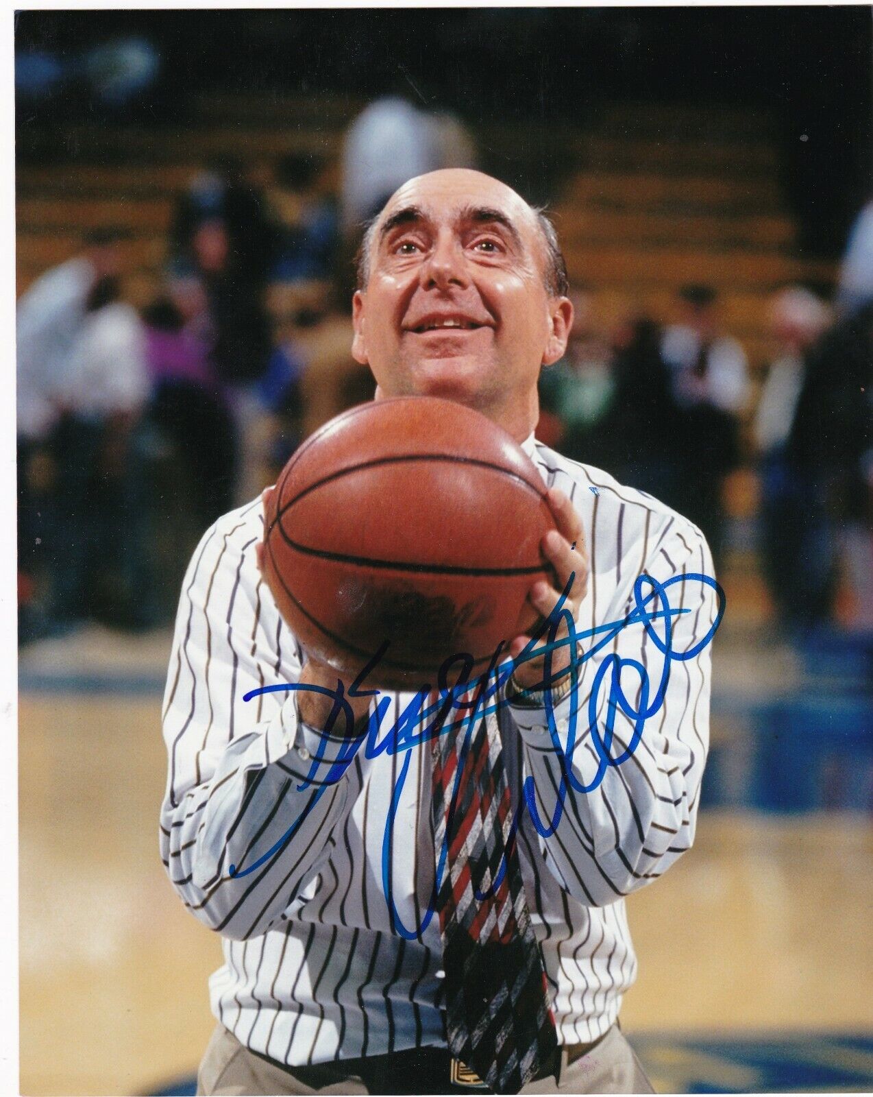 DICK VITALE HOF SPORTSCASTER/COACH ACTION SIGNED 8X10