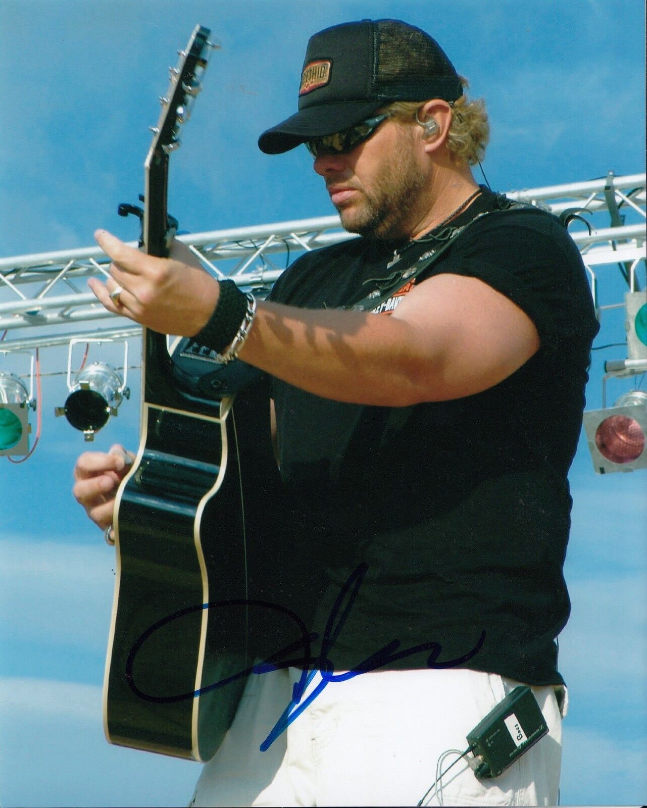 TOBY KEITH signed (AMERICAN SOLDIER) COUNTRY MUSIC 8X10 Photo Poster painting W/COA #2