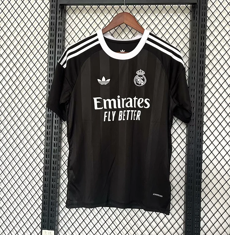 2025-26 Real Madrid Goalkeeper Black - Jersey - Fan Edition