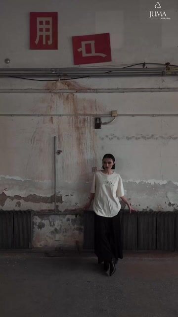 JUMA Unisex Logo T-shirt  - 4 Recycled Water Bottles - Cream