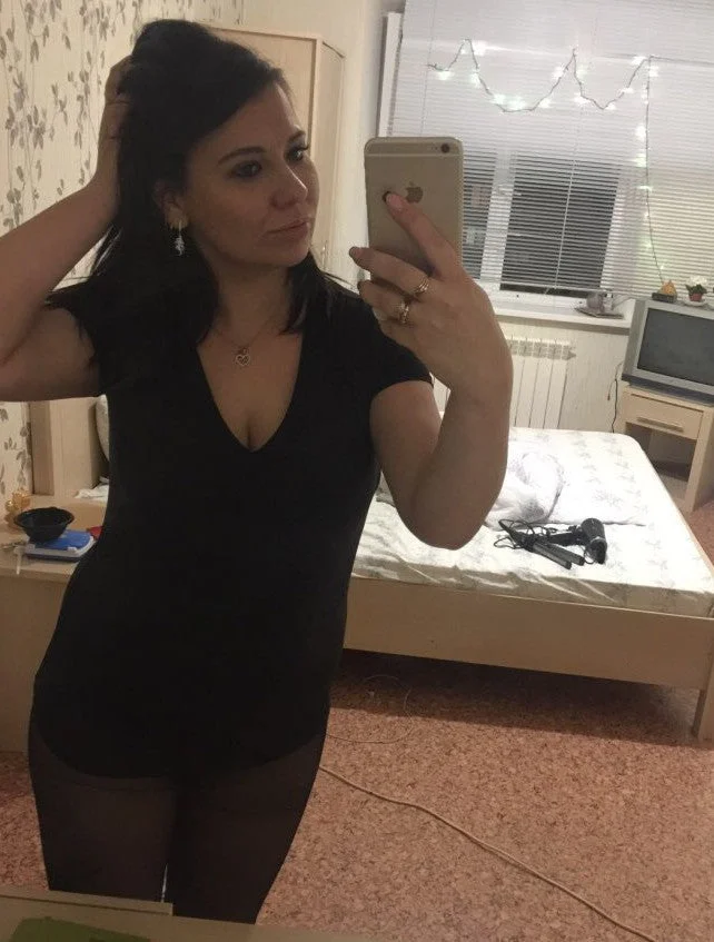 Uveng Pullover Solid Color Deep Sexy T-shirt