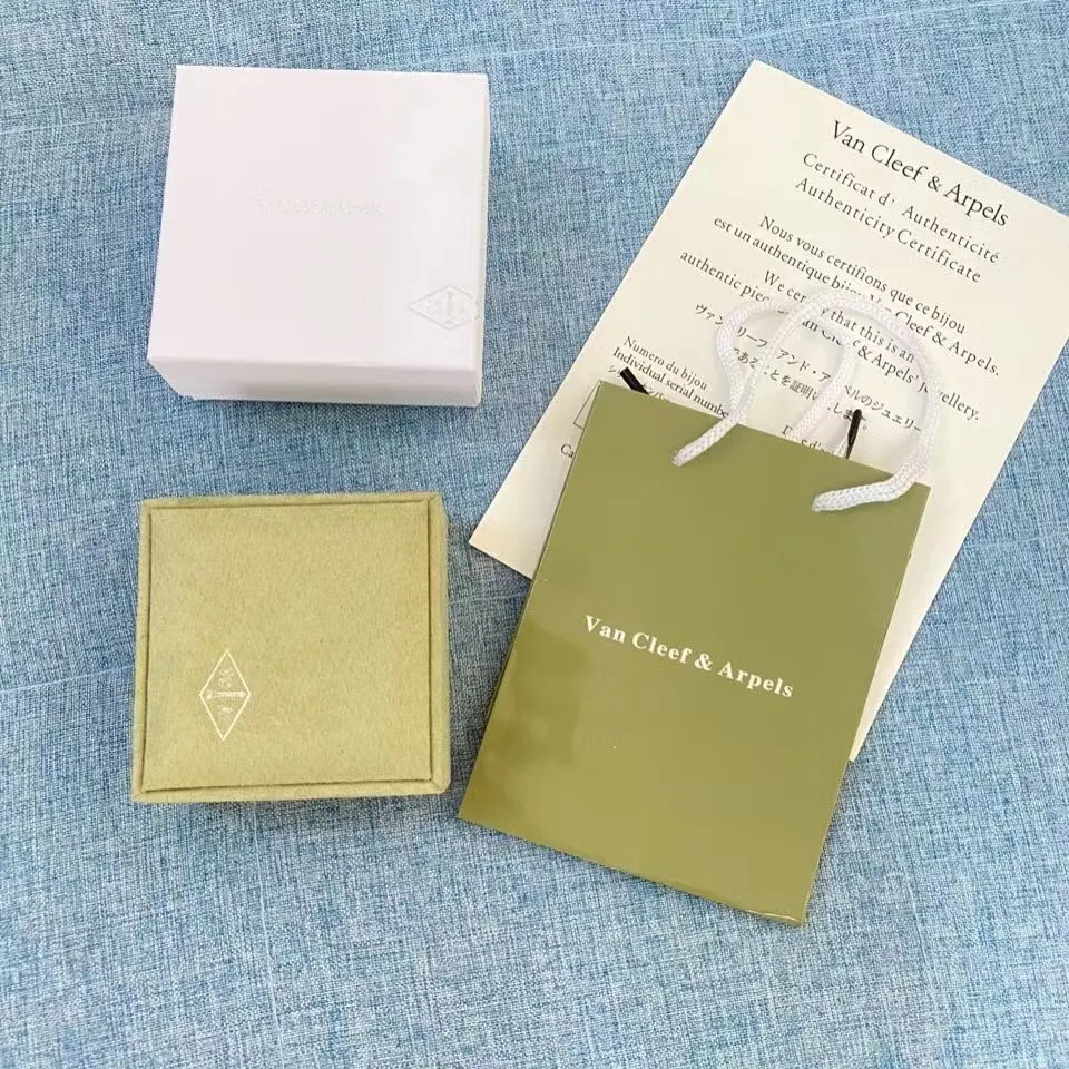 Flip Four Leaf Grass Ring