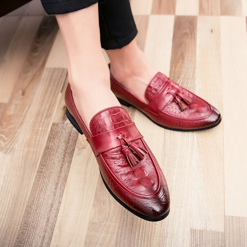 Patent Leather shoes men Leather outdoor tassel slip on moccasins With Bow Tie Men Wedding Black Dress Shoes Men Banquet Loafers