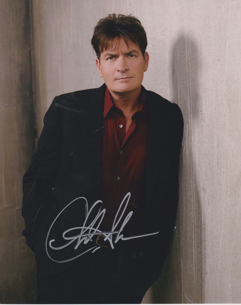 Charlie Sheen Signed Autographed Glossy 8x10 Photo Poster painting - COA Matching Holograms