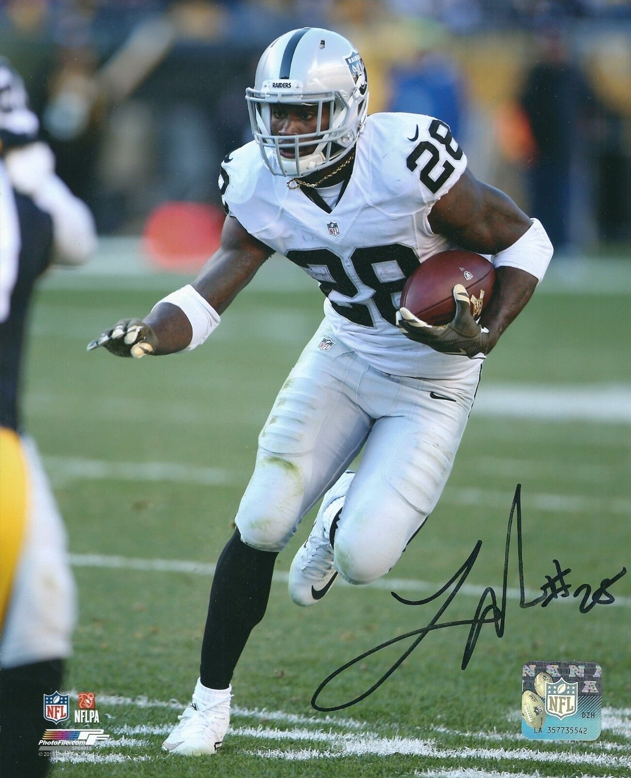 Autographed LATAVIUS MURRAY 8X10 Oakland Raiders Photo Poster painting - w/COA