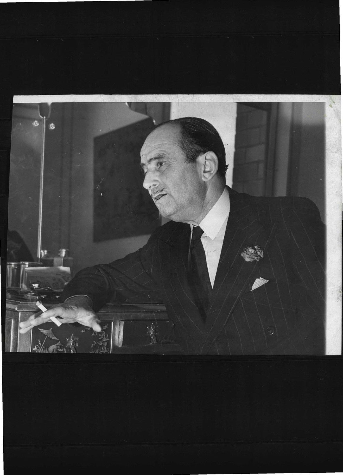 Douglas Fairbanks Sr. in New York City Apartment Press Photo Poster painting