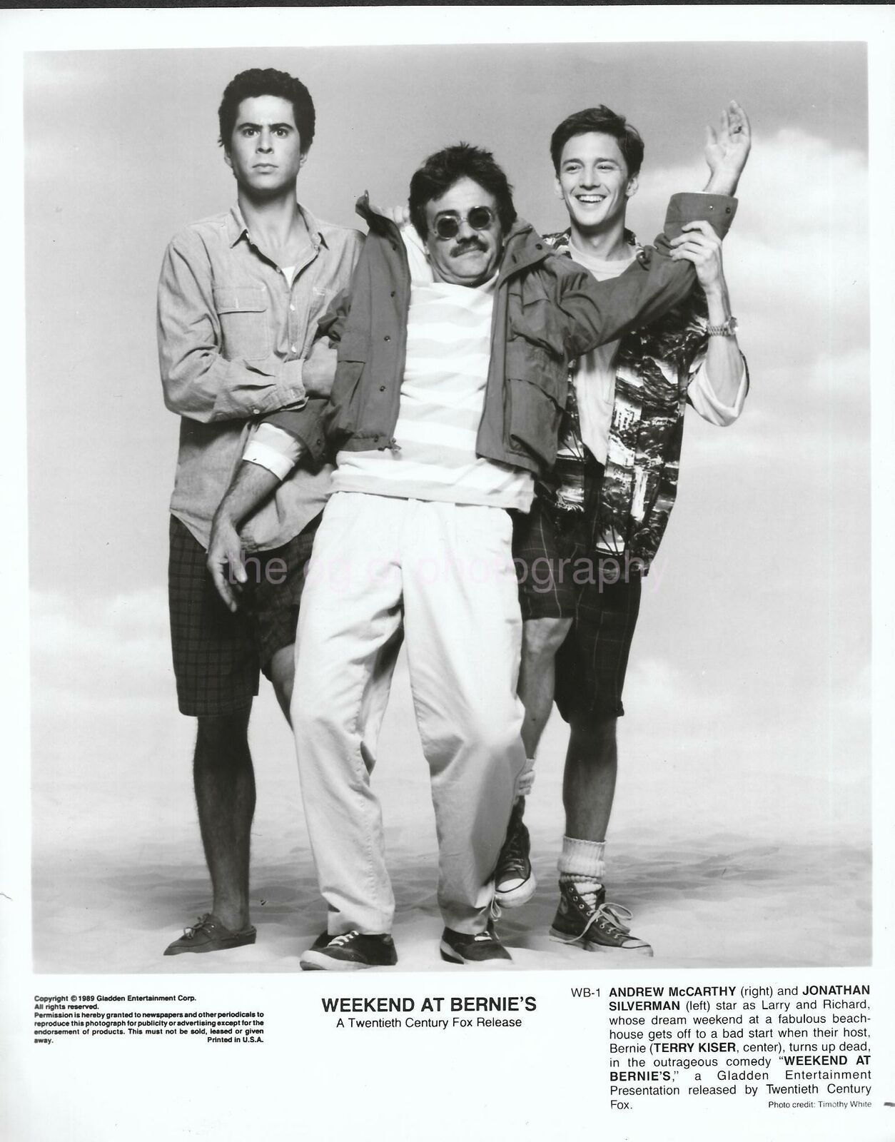 8 x 10 HOLLYWOOD Film WEEKEND AT BERNIE'S Found Photo Poster painting MOVIE STILL b+w 111 30 F