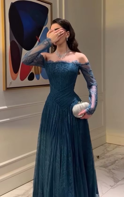 Elegant Lace Strapless Long Sleeves High-Waist Long Pleated A-Line Prom Dress | WT0181 Wellcucu