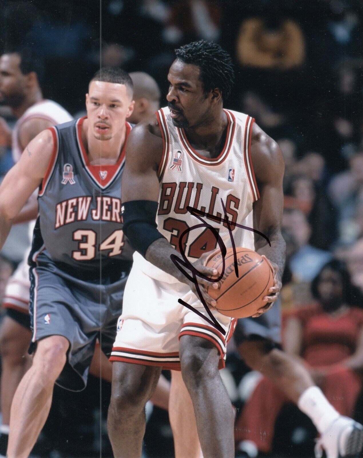 CHARLES OAKLEY signed (CHICAGO BULLS) autograph Basketball 8X10 Photo Poster painting W/COA