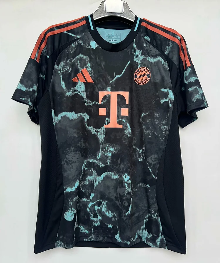 2024/25 Bayern away jersey