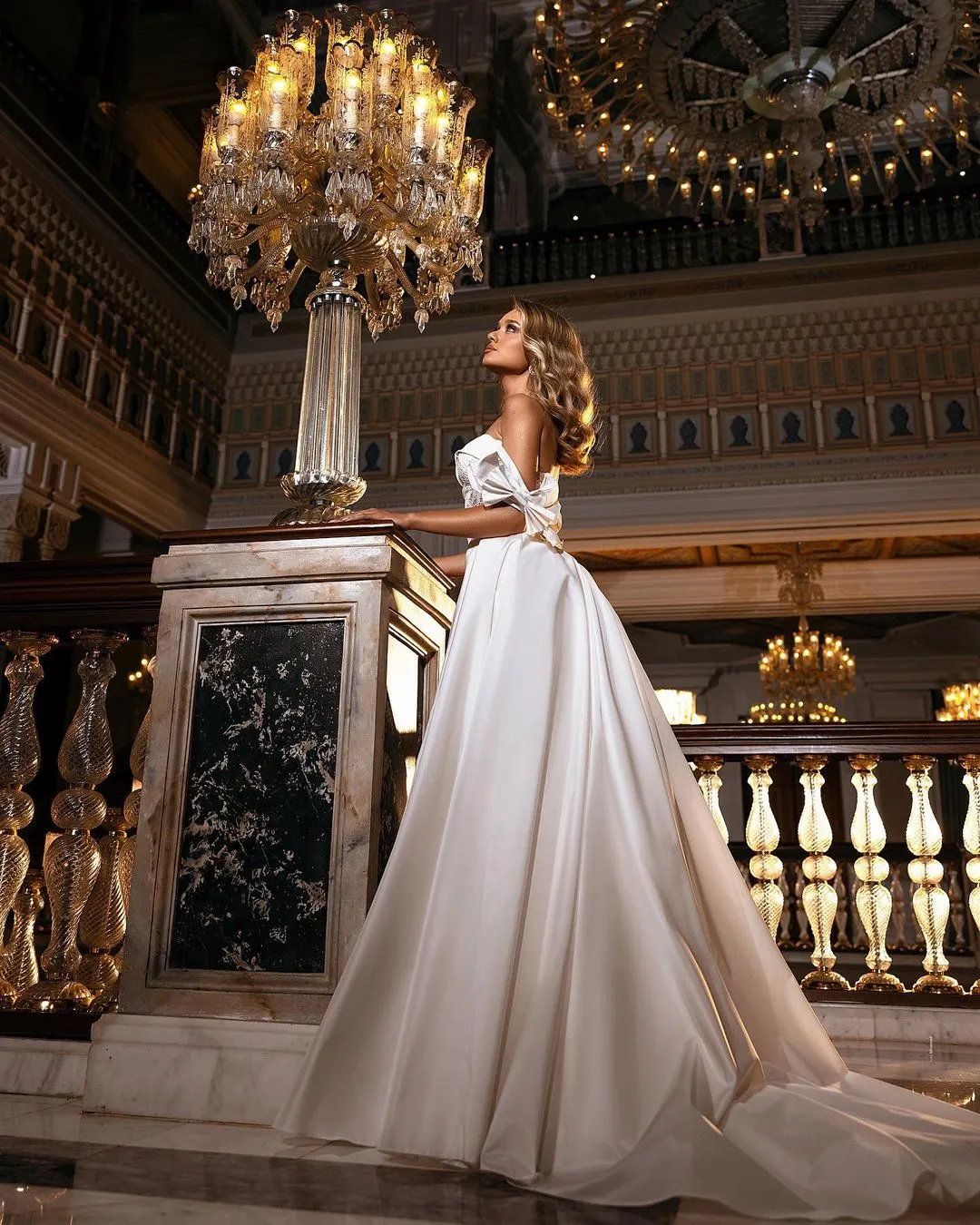 Sexy Off-the-shoulder Appliques Long Sleeves Satin Wedding Dresses