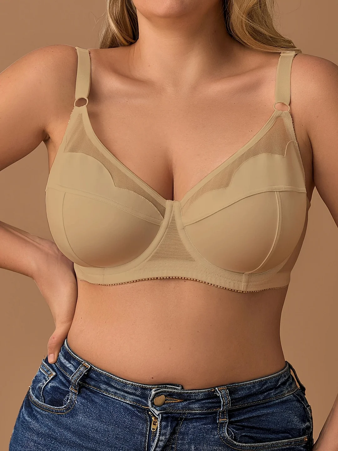 Elegancki biustonosz push-up w dużym rozmiarze