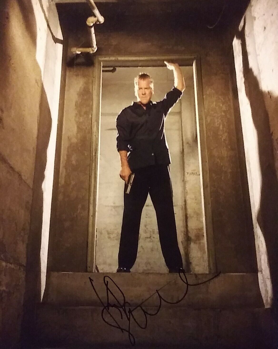 Kiefer Sutherland signed 8x10