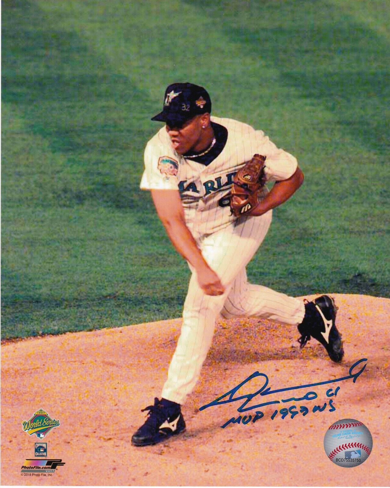 LIVAN HERNANDEZ FLORIDA MARLINS MVP 1997 WS ACTION SIGNED 8x10