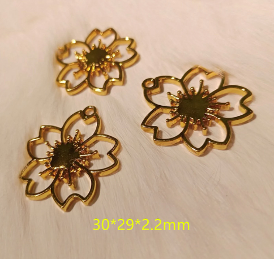 Kawaii Sakura Charms Resin Cherry Flower Charm Jewelry DIY Open Bezels Pendant Mini Cherry Blossom Frames Craft UV Resin Charm pendant