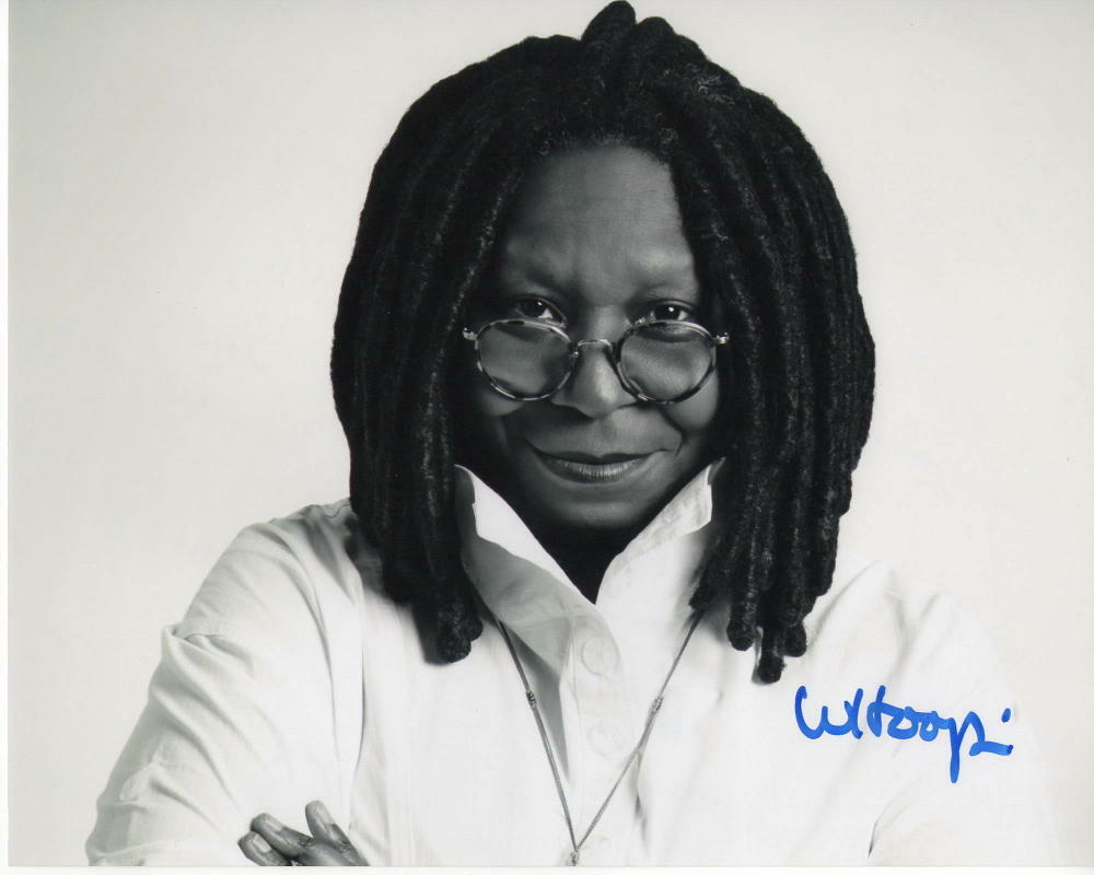 WHOOPI GOLDBERG SIGNED AUTOGRAPHED 8X10 Photo Poster painting - THE VIEW, SISTER ACT, EDDIE