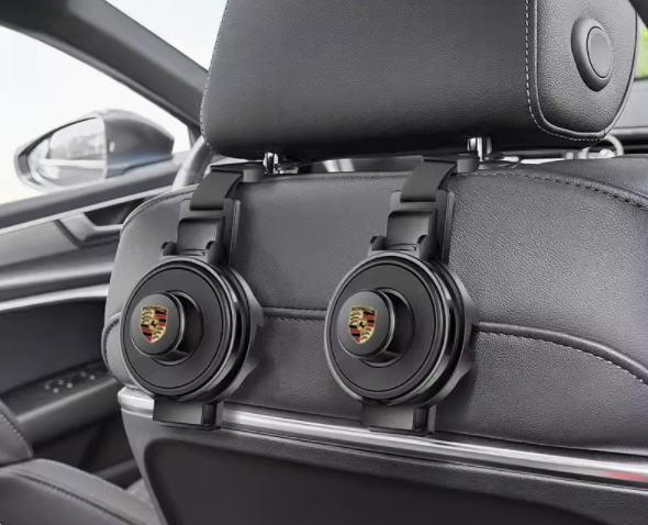 Multifunctional vehicle built-in rack water cup holder mobile phone holder