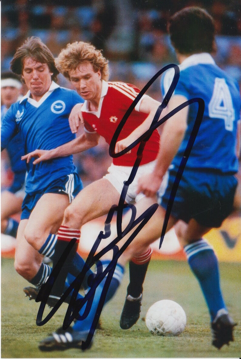 MANCHESTER UNITED HAND SIGNED SCOTT MCGARVEY 6X4 Photo Poster painting 4.