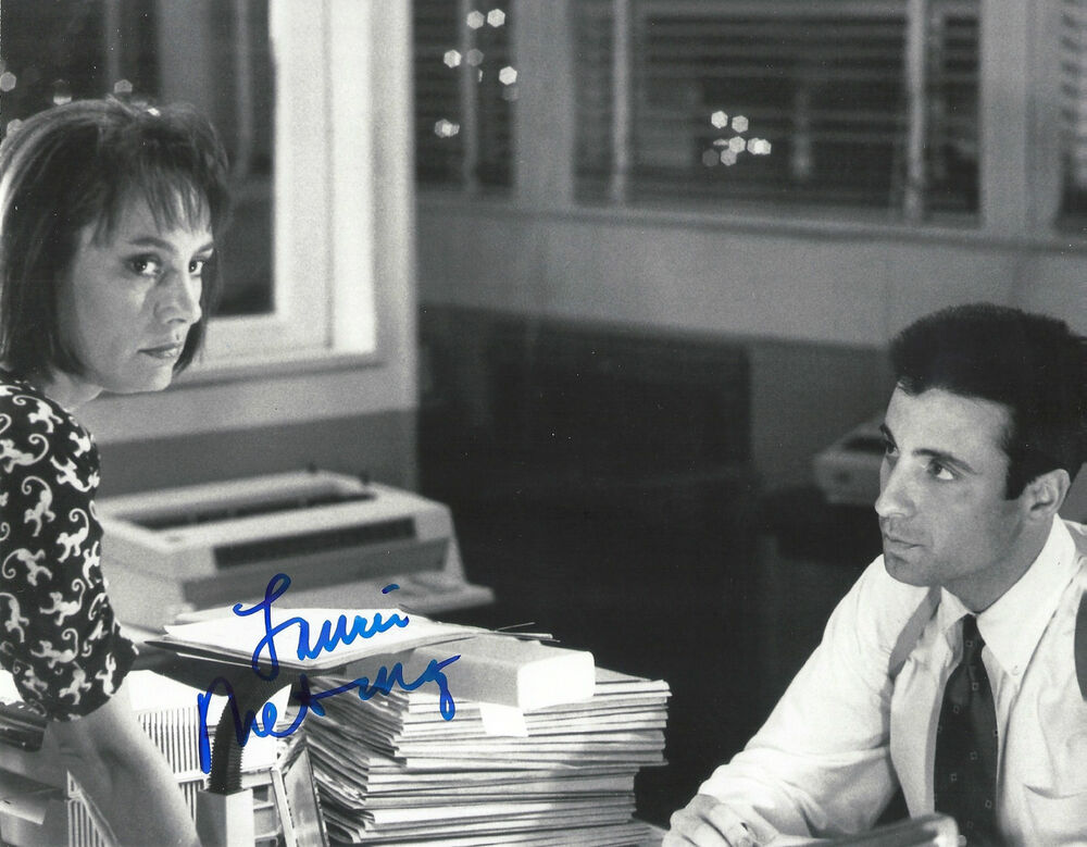 LAURIE METCALF 'ROSEANNE' JACKIE HARRIS SIGNED 8X10 PICTURE *COA 4