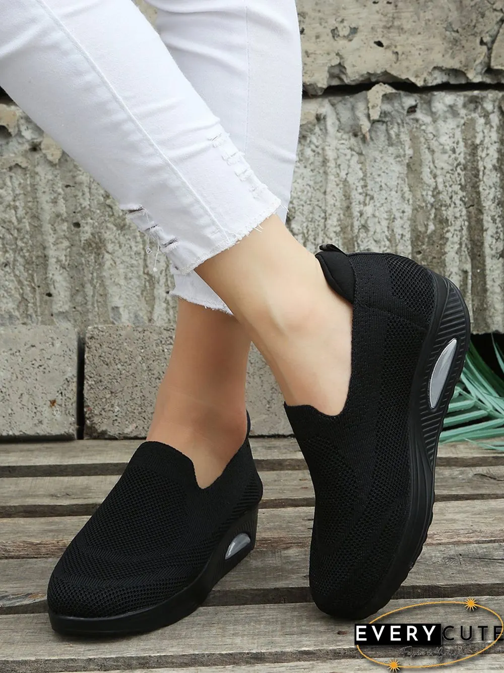 Contrasting Color Comfort Shock Absorbing Flyknit Sneakers