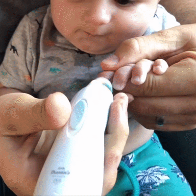 Esta lima de uñas para bebés consigue recortarlas de manera segura