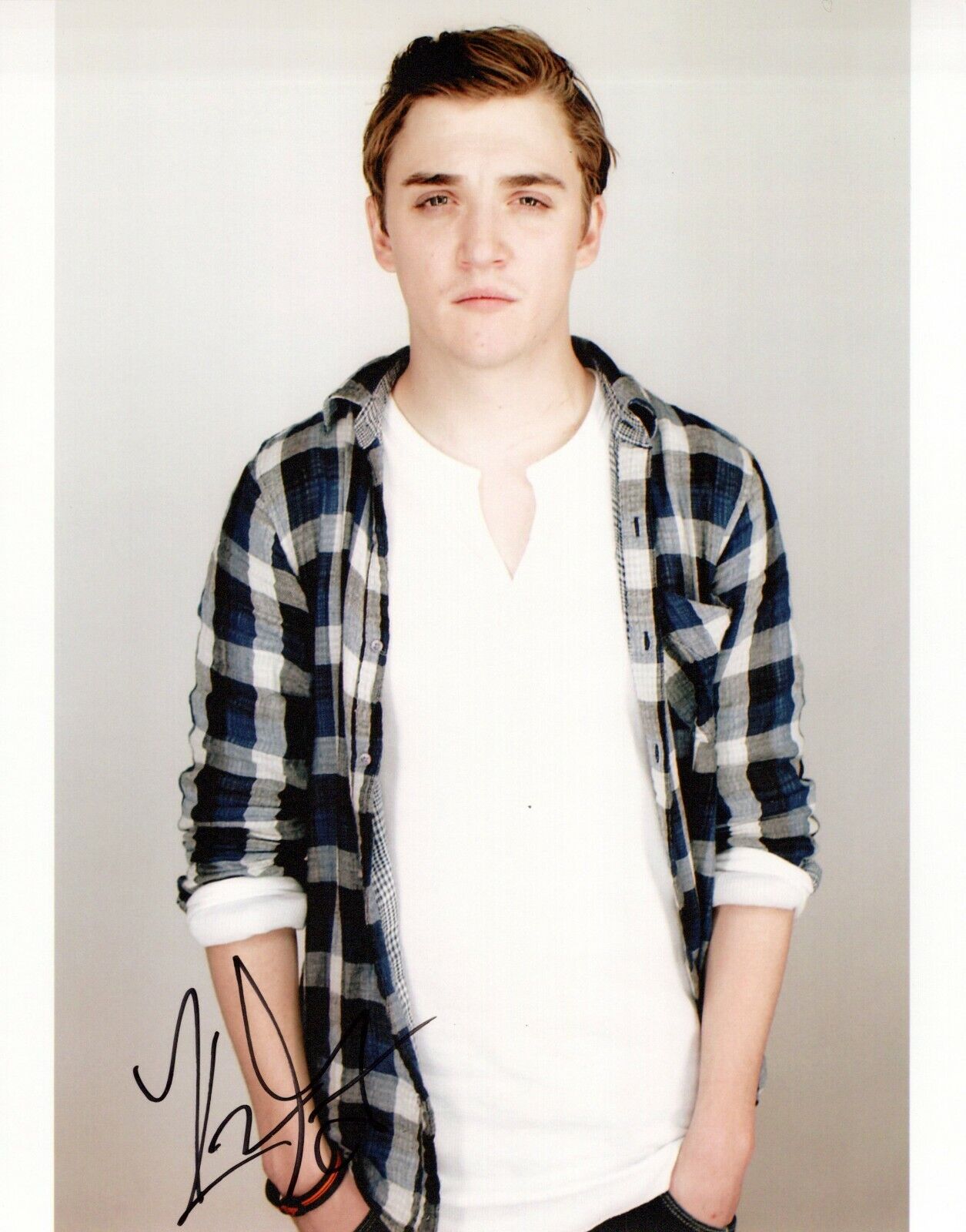 Kyle Gallner head shot autographed Photo Poster painting signed 8x10 #3