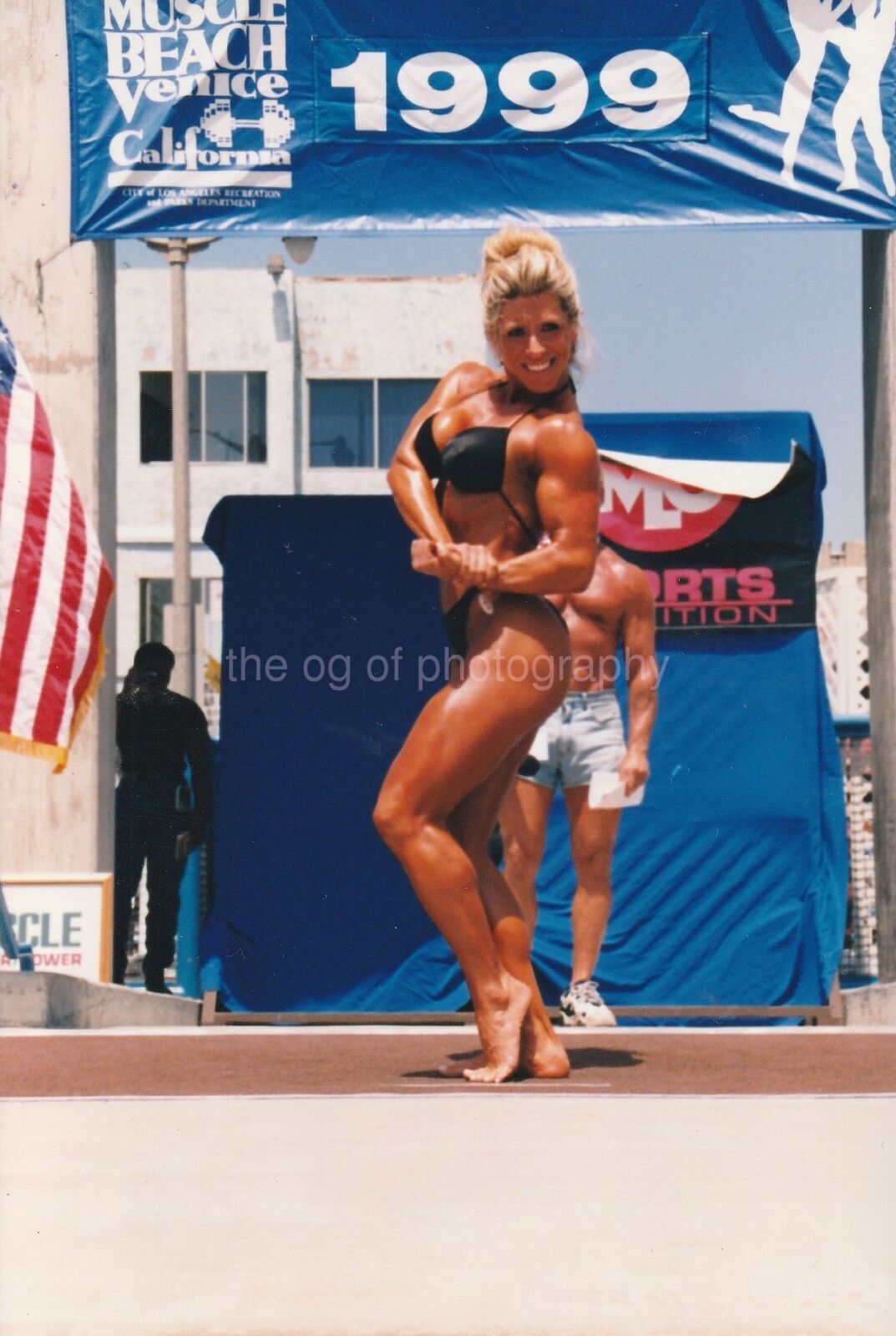 MUSCLE WOMAN Venice Beach California FOUND Photo Poster painting Original BODYBUILDER Girl 92 1