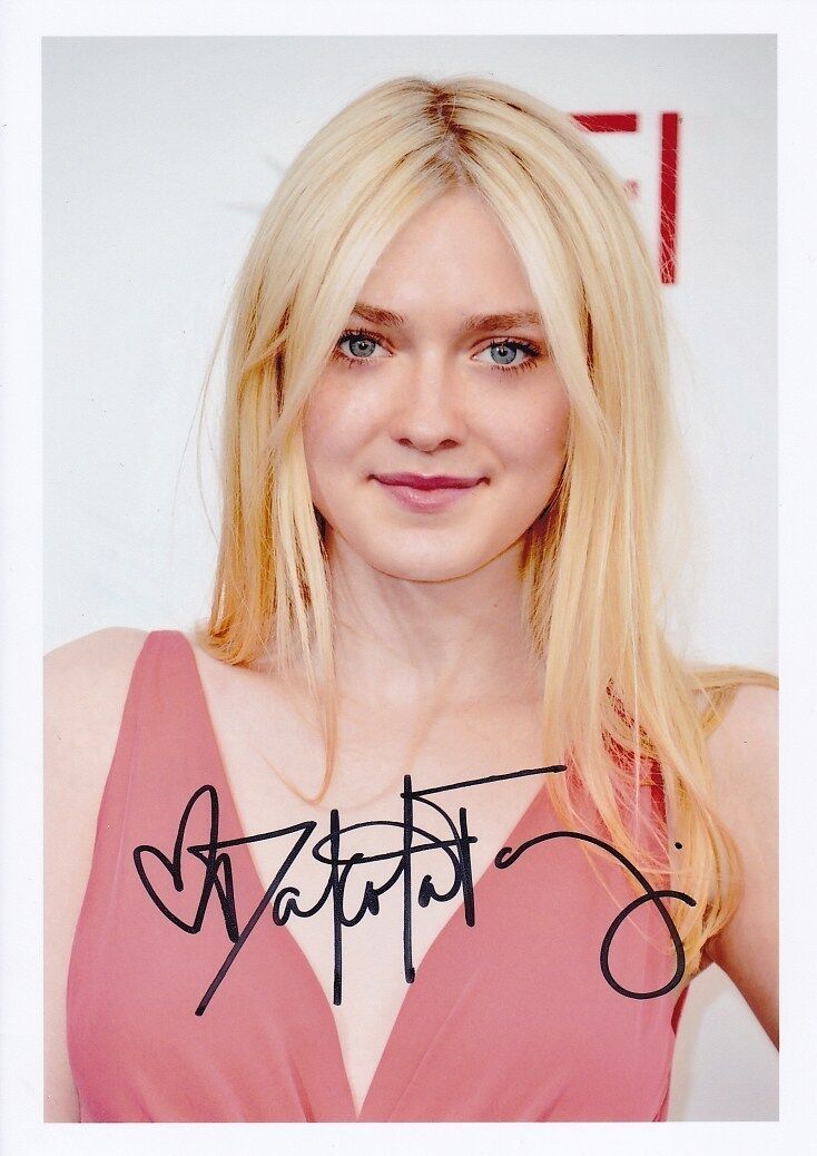 DAKOTA FANNING signed autographed 8x10 Photo Poster painting