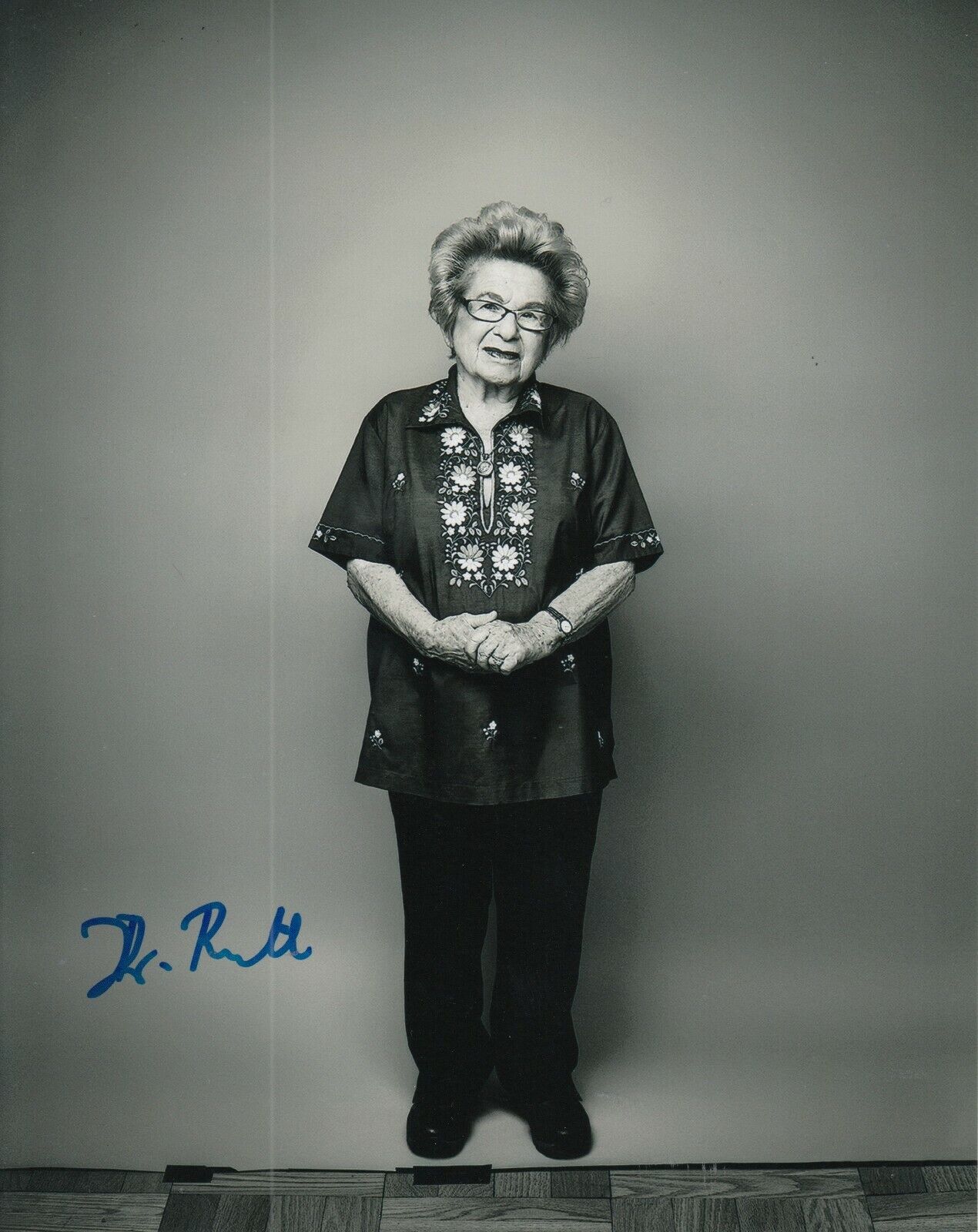 RUTH WESTHEIMER signed (SEX THERAPIST) Holocaust Survivor 8X10 Photo Poster painting W/COA #2