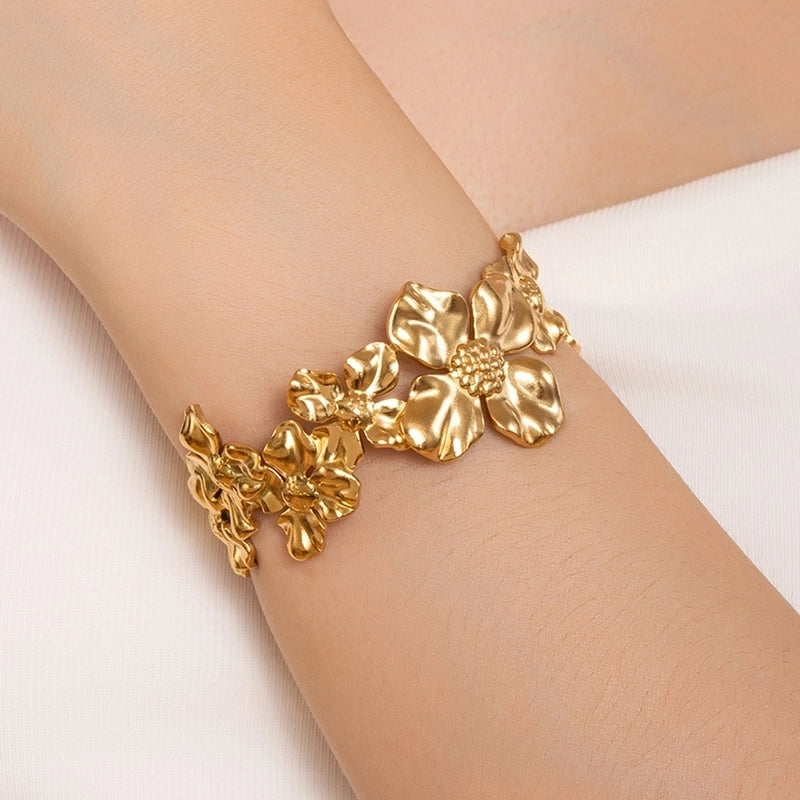 Elegant Retro Flower 201 Stainless Steel Bangle In Bulk