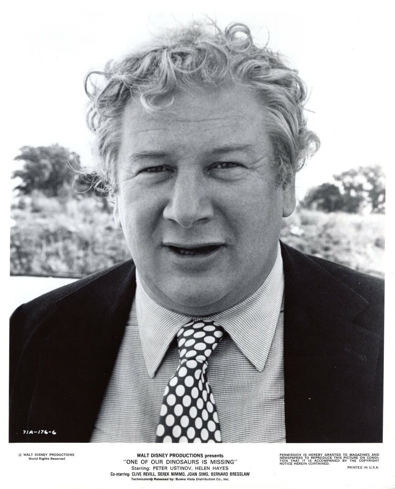 PETER USTINOV Actor ONE OF OUR DINOSAURS IS MISSING Vintag 8x10 Promo Photo Poster painting 1975