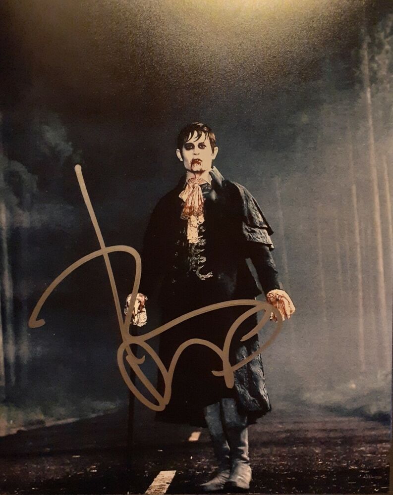 Johnny Depp signed 8x10