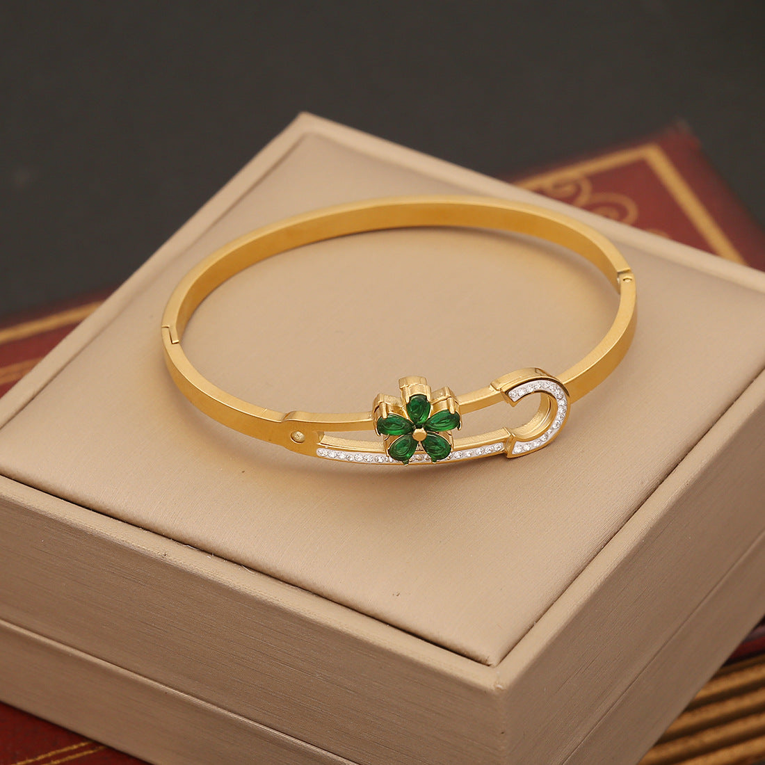 Fashion Flower Stainless Steel Electroplating Bangles