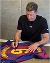 Camisa oficial do Barcelona assinada por Robert Lewandowski para a temporada 2025-26.