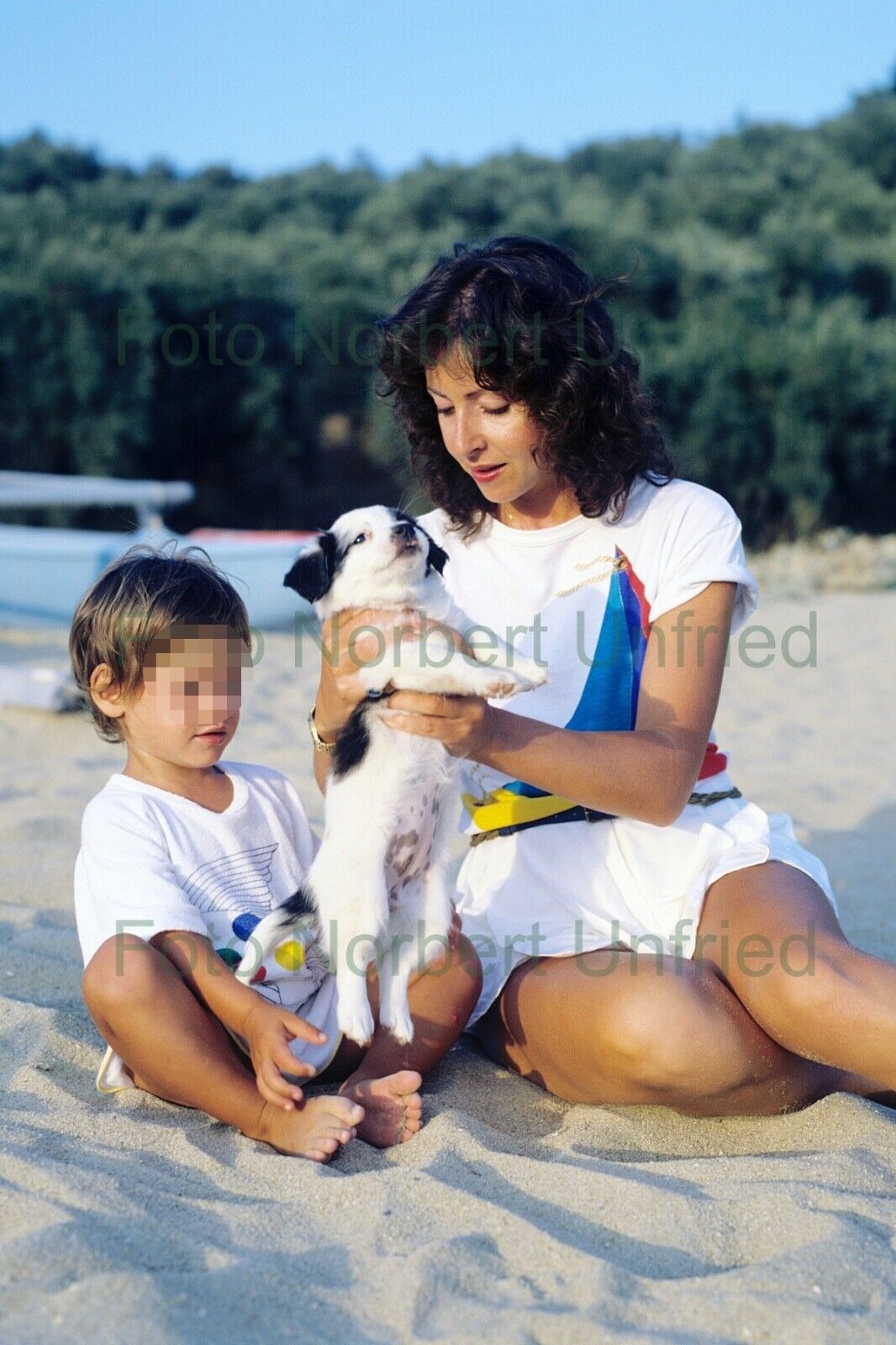 Vicky Leandros With Child And Dog - Photo Poster painting 20 X 30 CM Without Autograph (Nr 2-280