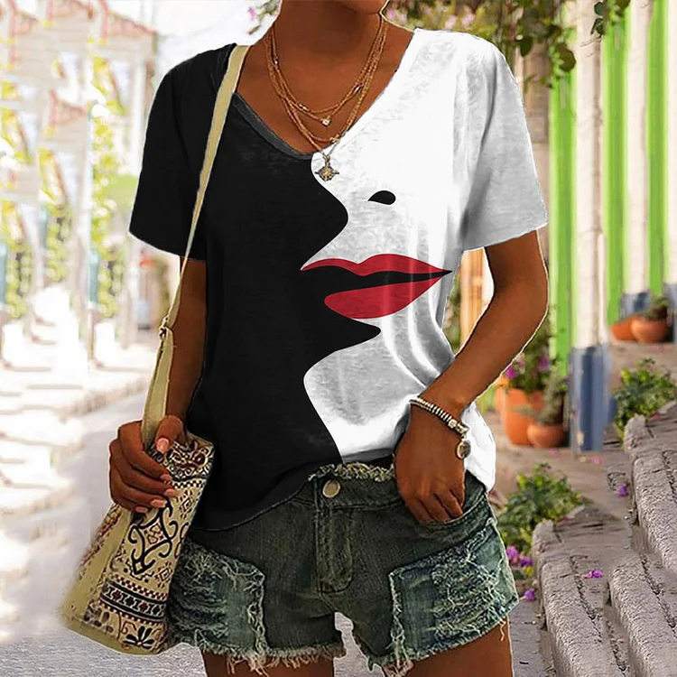 Wearshes Abstract Face Print Short Sleeved T-Shirt