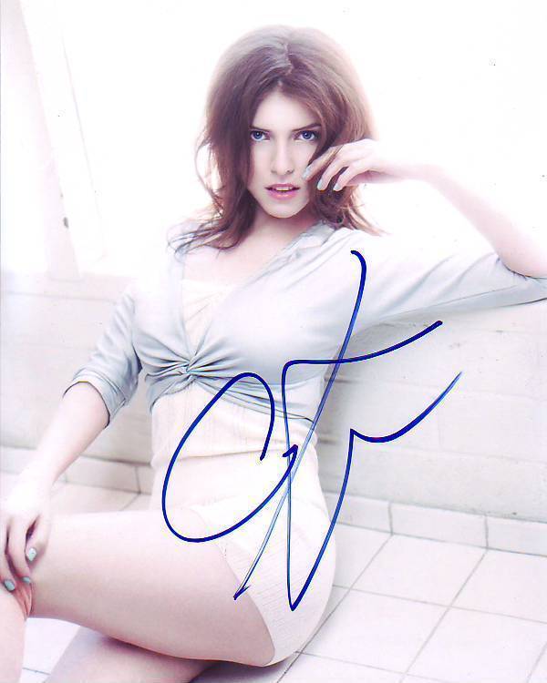 ANNA KENDRICK signed autographed 8x10 Photo Poster painting