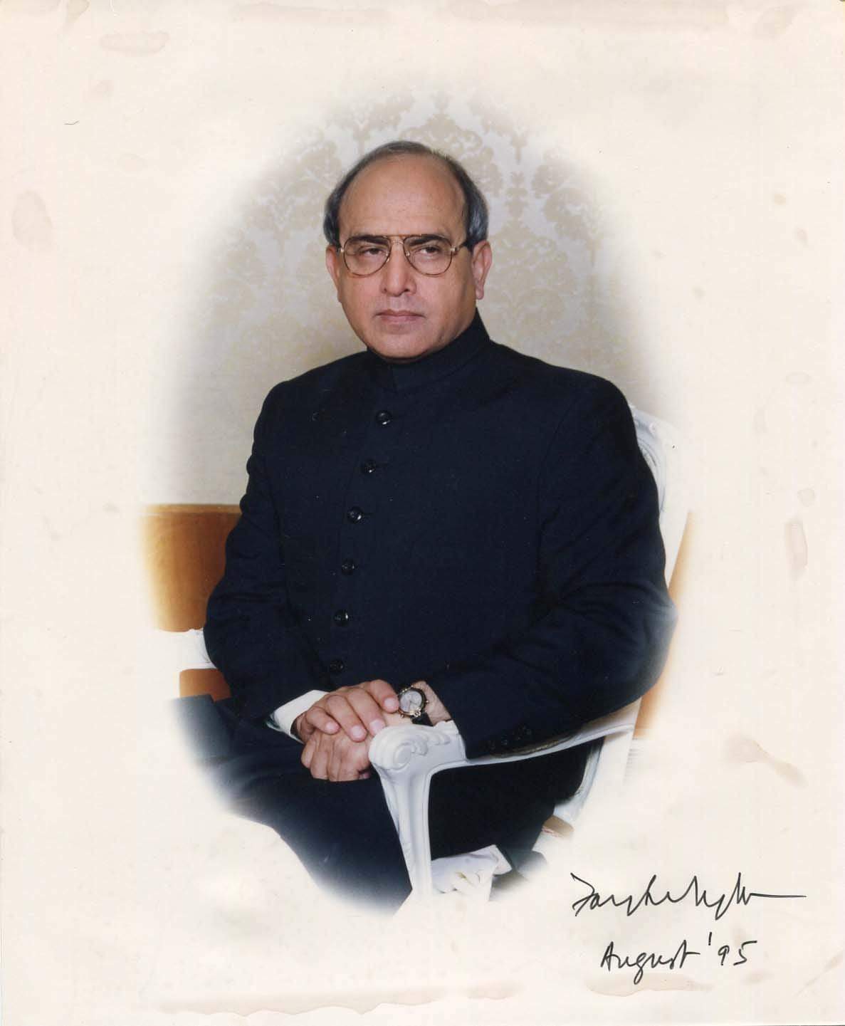 8TH PRESIDENT OF PAKISTAN Farooq Leghari autograph, signed Photo Poster painting