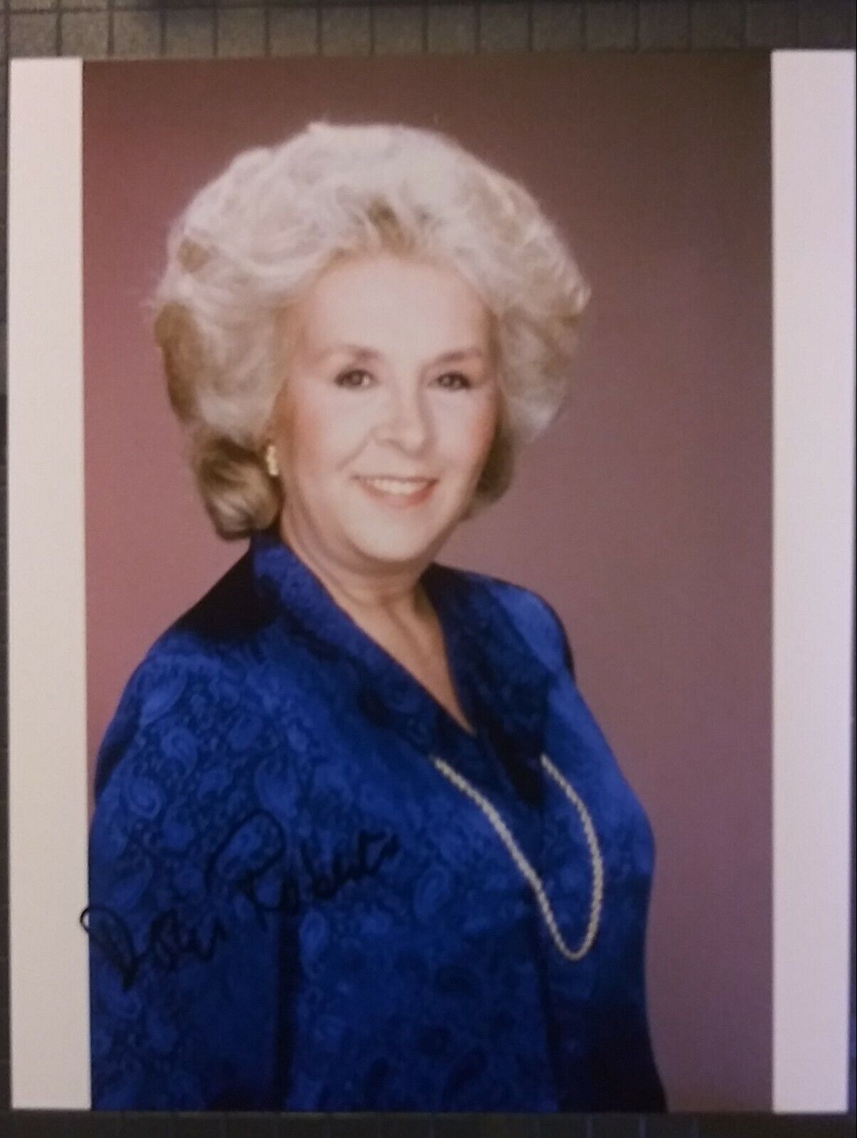 Doris Roberts signed 8x10