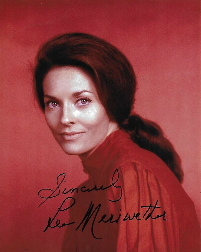 Lee Meriwether Original 8X10 Photo Poster painting signed at the Hollywood Show