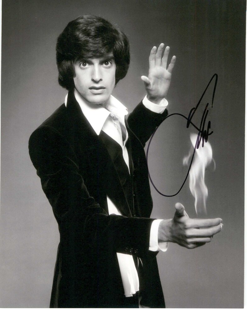 David Copperfield Signed Autographed Glossy 8x10 Photo Poster painting - COA Matching Holograms