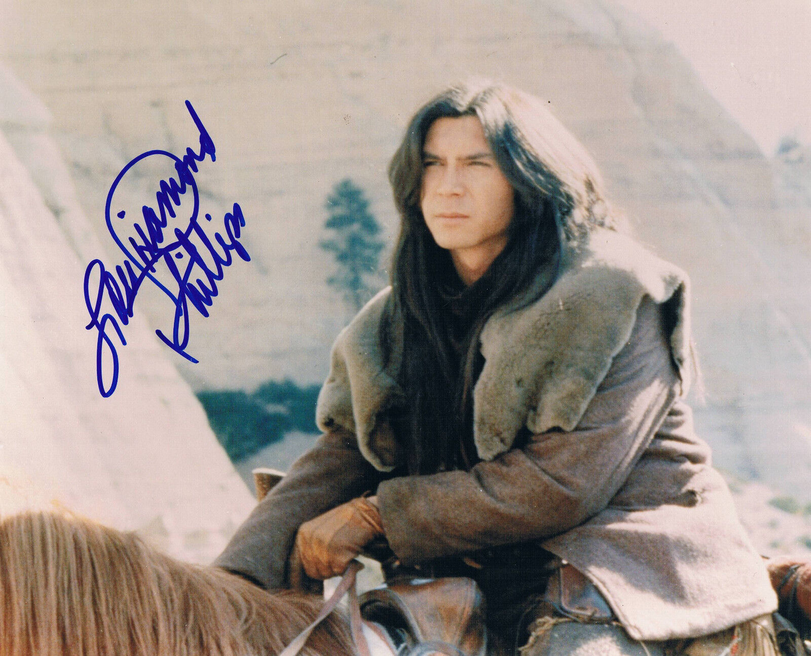 Lou Diamond Phillips autograph 8x10