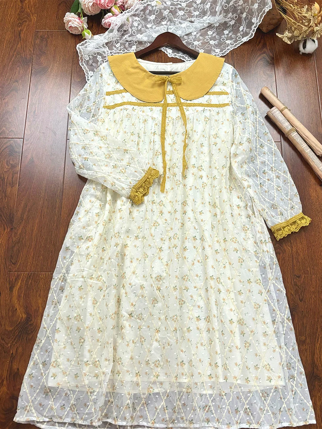 Women's Lace Long Sleeve Scoop Neck Maxi Dress
