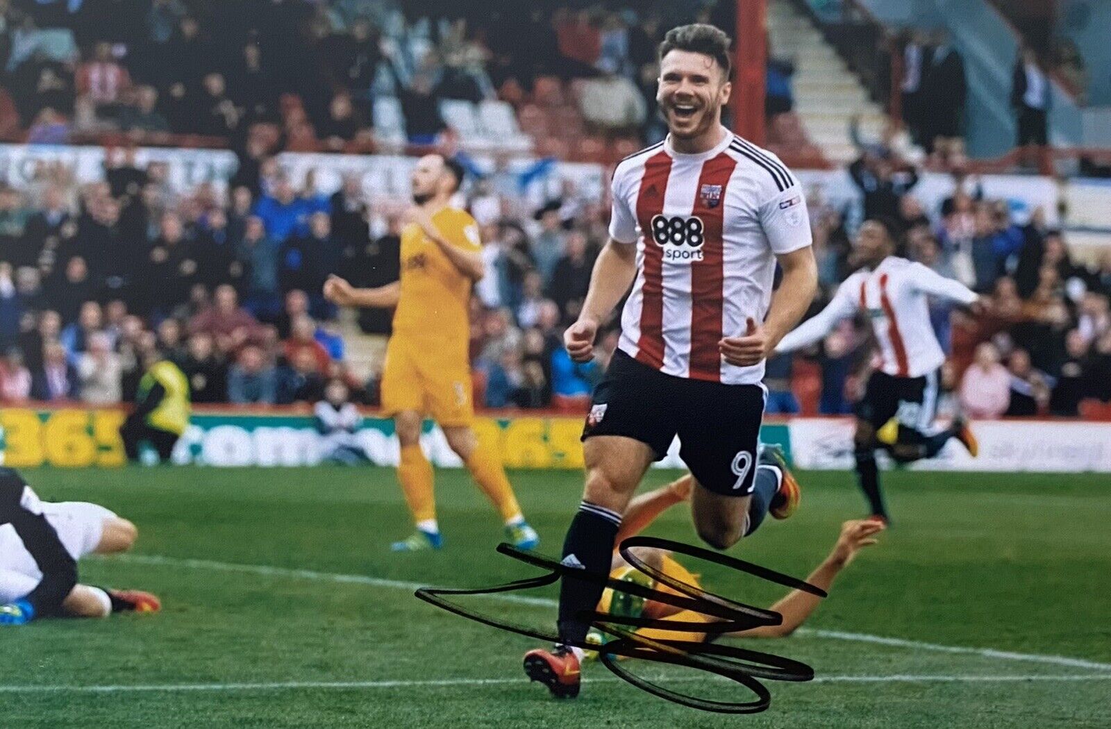 Scott Hogan Genuine Hand Signed Brentford 6X4 Photo Poster painting