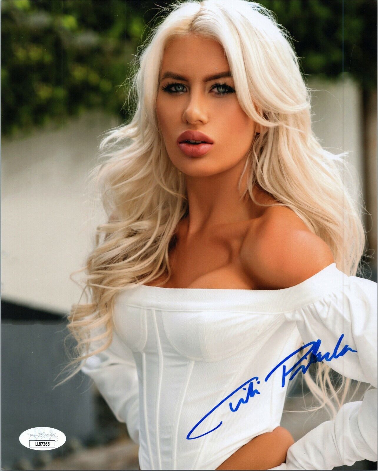 TITI PIKULA Authentic Hand-Signed SEXY Instagram Model