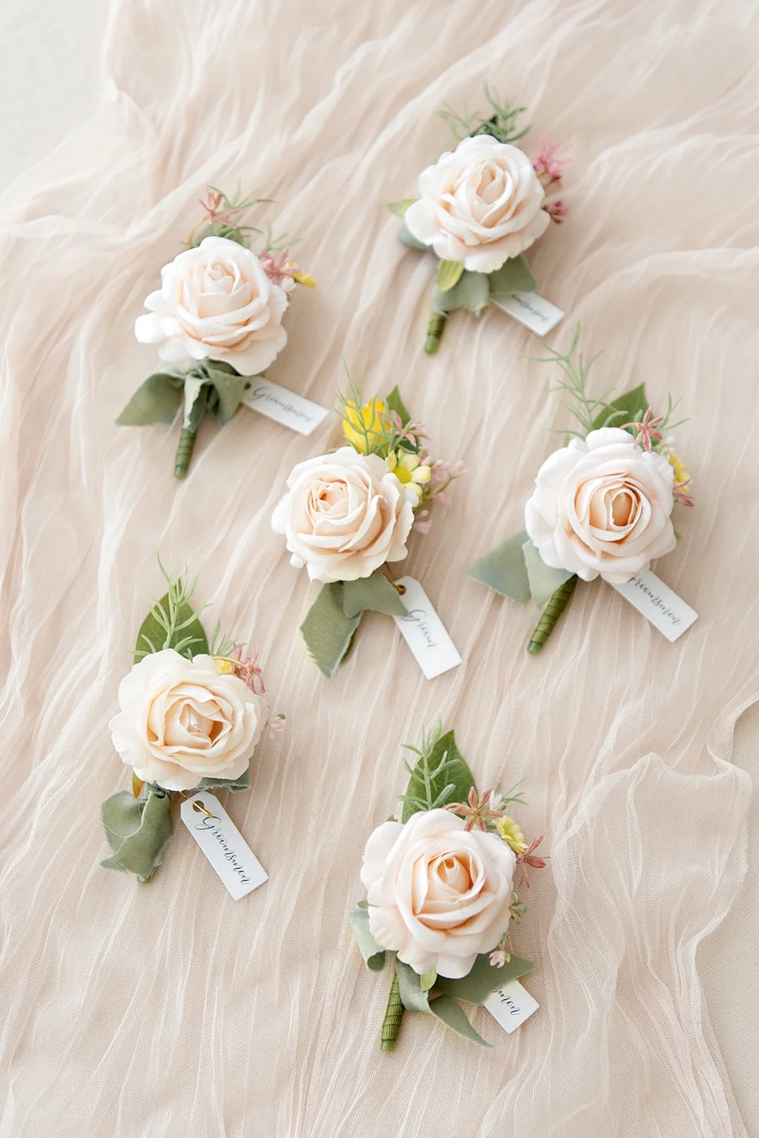 Boutonnieres in Nude & French Yellow