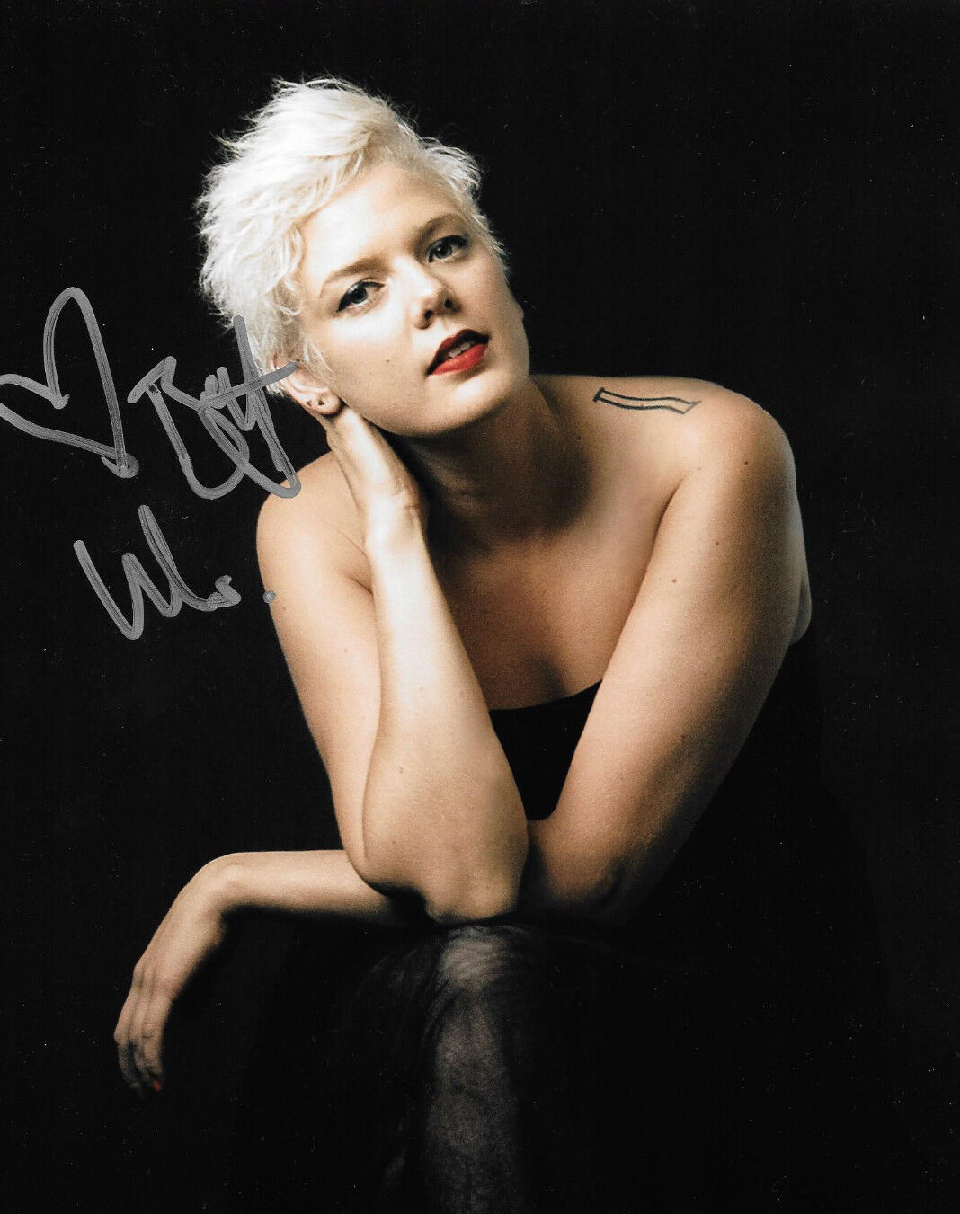 GFA Jessica Anne Newham * BETTY WHO * Signed 8x10 Photo Poster painting AD5 COA