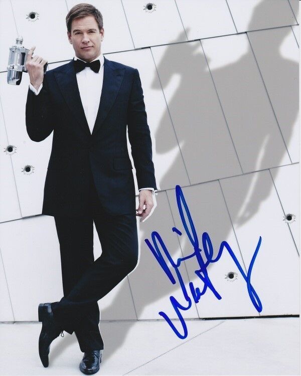 MICHAEL WEATHERLY signed autographed JAMES BOND 007 Photo Poster painting SHOOT Photo Poster painting