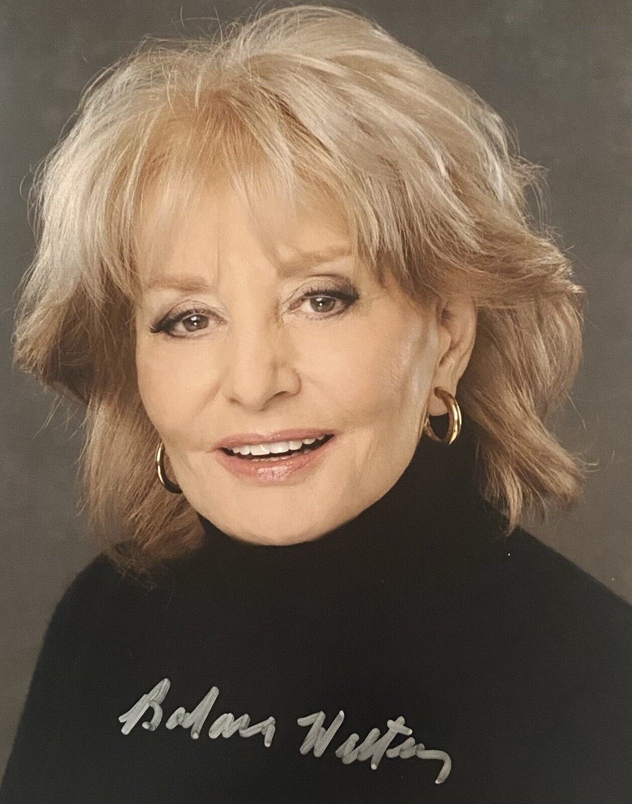 Barbara Walters signed Autographed 8x10 Color Photo Poster painting Newswoman